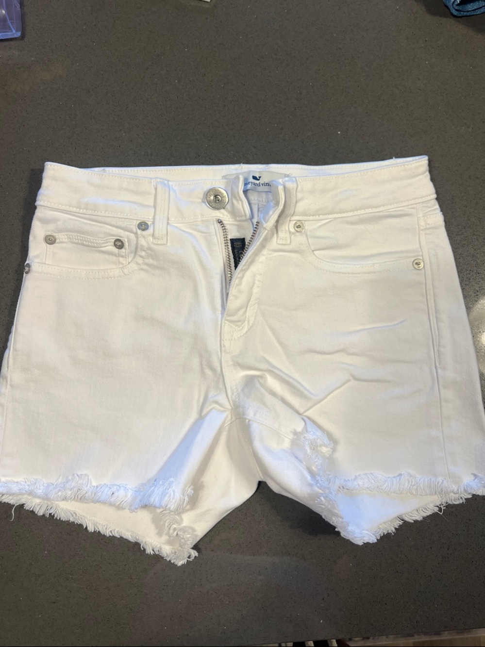 NWOT- WMNS. Vineyard Vines High Rise White denim Frayed shorts. Size 24/XS. 10”